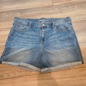 Size 16 Old Nazy Shorts